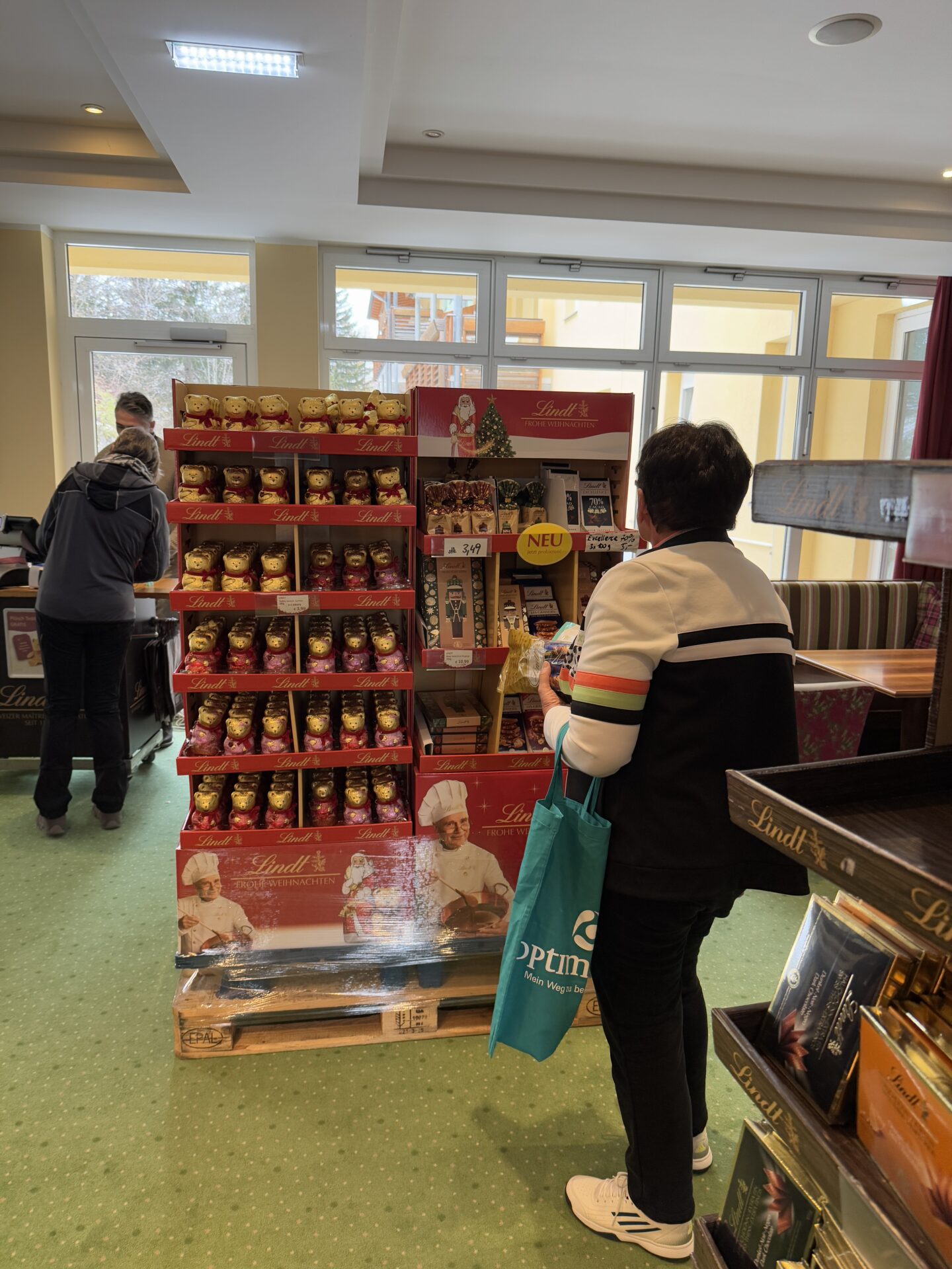 Lindt Weihnachtseditionen Verkauf bei OptimaMed Lindt Weihnachtseditionen Verkauf bei OptimaMed