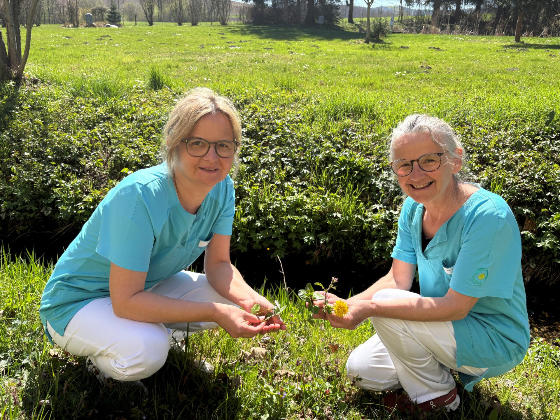Aspach-Mitarbeiterinnen bei der Kräuterkunde Aspach-Mitarbeiterinnen bei der Kräuterkunde