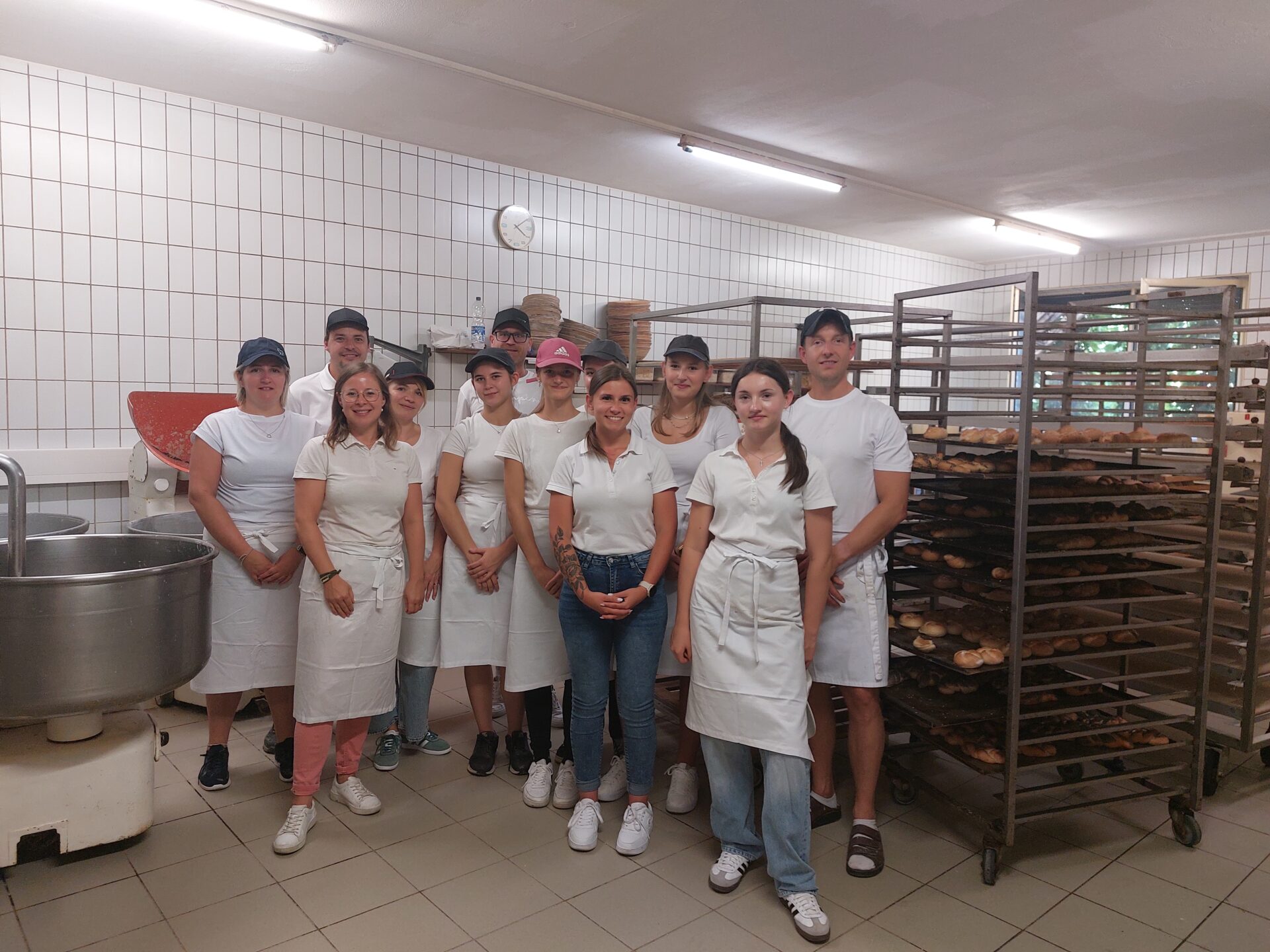 Ausflug der Lehrlinge von OptimaMed Aspach in eine Bäckerei (2) Ausflug der Lehrlinge von OptimaMed Aspach in eine Bäckerei (2)