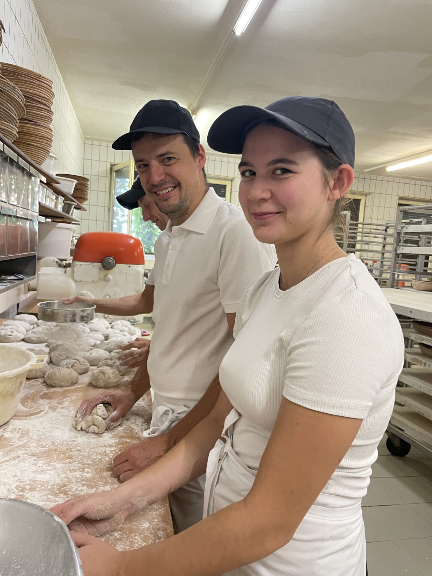 Ausflug der Lehrlinge von OptimaMed Aspach in eine Bäckerei (3) Ausflug der Lehrlinge von OptimaMed Aspach in eine Bäckerei (3)