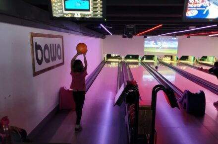 Strike! Kinderreha Wiesing unternimmt Bowling-Ausflug