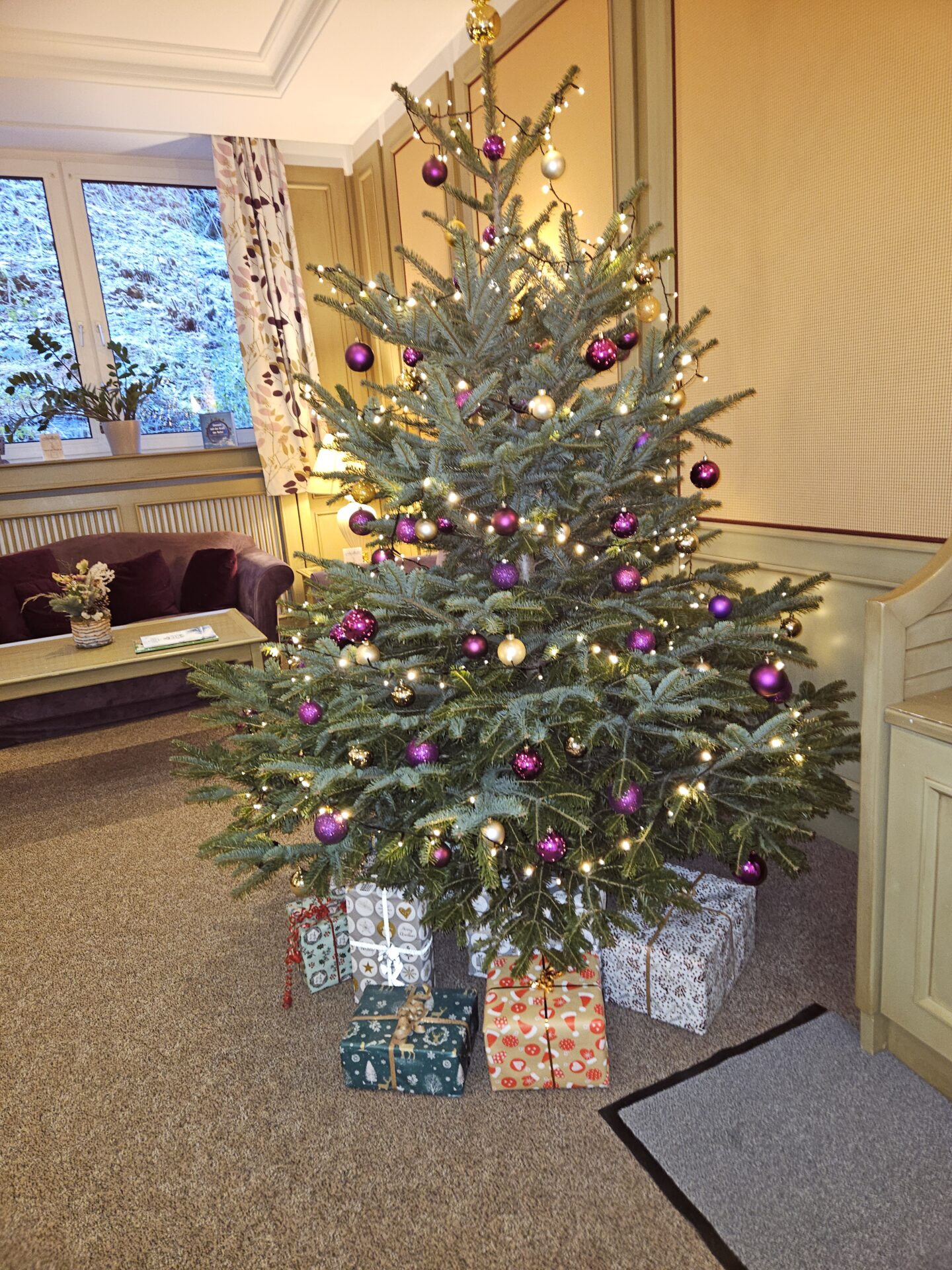 Prächtig geschmückther Christbaum in Bad Mitterndorf Prächtig geschmückther Christbaum in Bad Mitterndorf