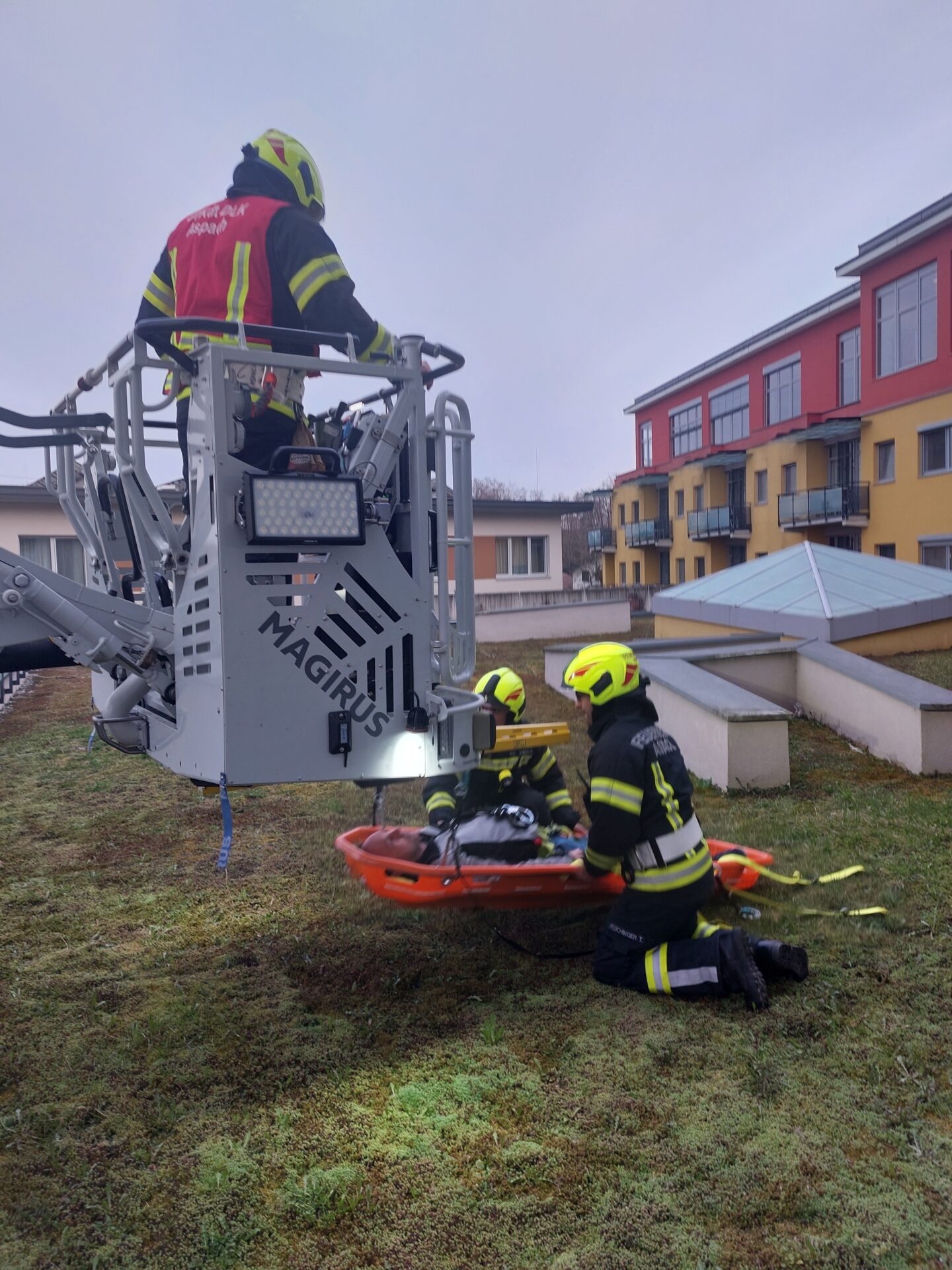 Evakuierungsübung mit freiwilliger Feuerwehr im Rehazentrum Aspach Evakuierungsübung mit freiwilliger Feuerwehr im Rehazentrum Aspach