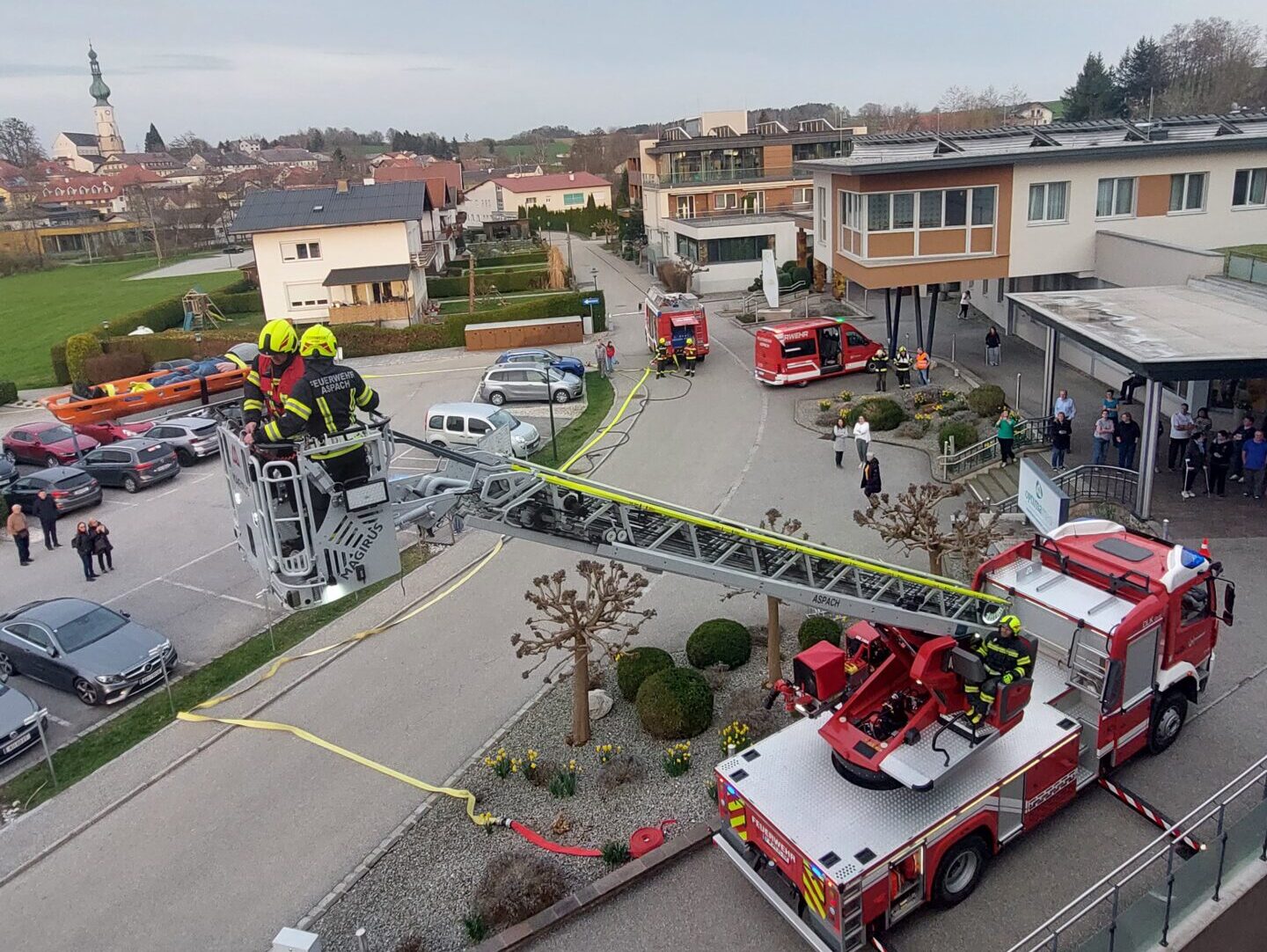 Feuerwehr übt die Evakuierung des Rehabilitationszentrums Aspach Feuerwehr übt die Evakuierung des Rehabilitationszentrums Aspach