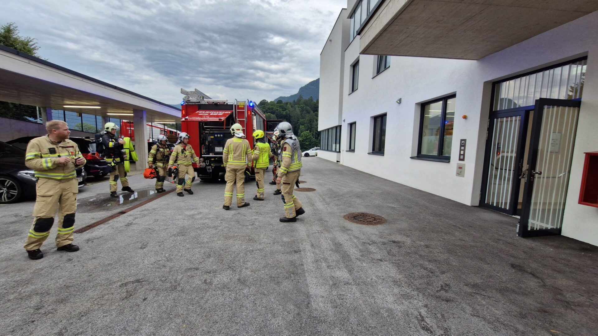 Feuerwehr übt Einsatz bei der Rehaklinik Feuerwehr übt Einsatz bei der Rehaklinik