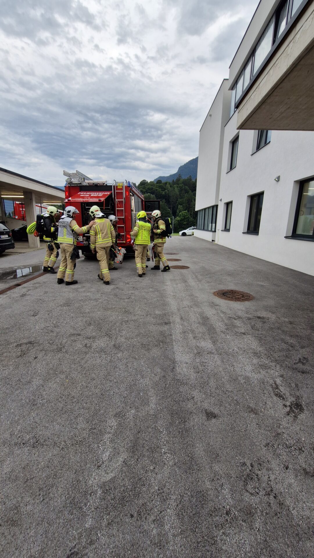 Übung der Feuerwehr beim Kinderrehazentrum in Wiesing Übung der Feuerwehr beim Kinderrehazentrum in Wiesing