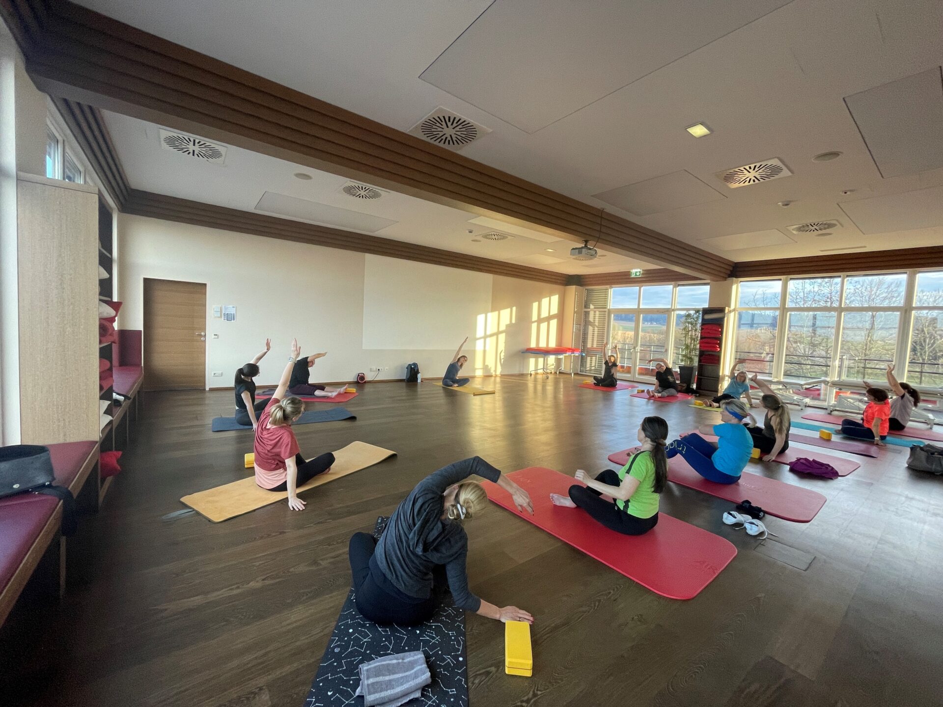 Gesundheitsförderung mit Yoga für das Aspach-Team Gesundheitsförderung mit Yoga für das Aspach-Team