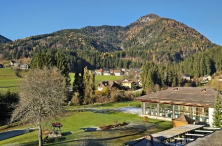 Herbstliche Stimmung im Gesundheitsresort Weißbriach