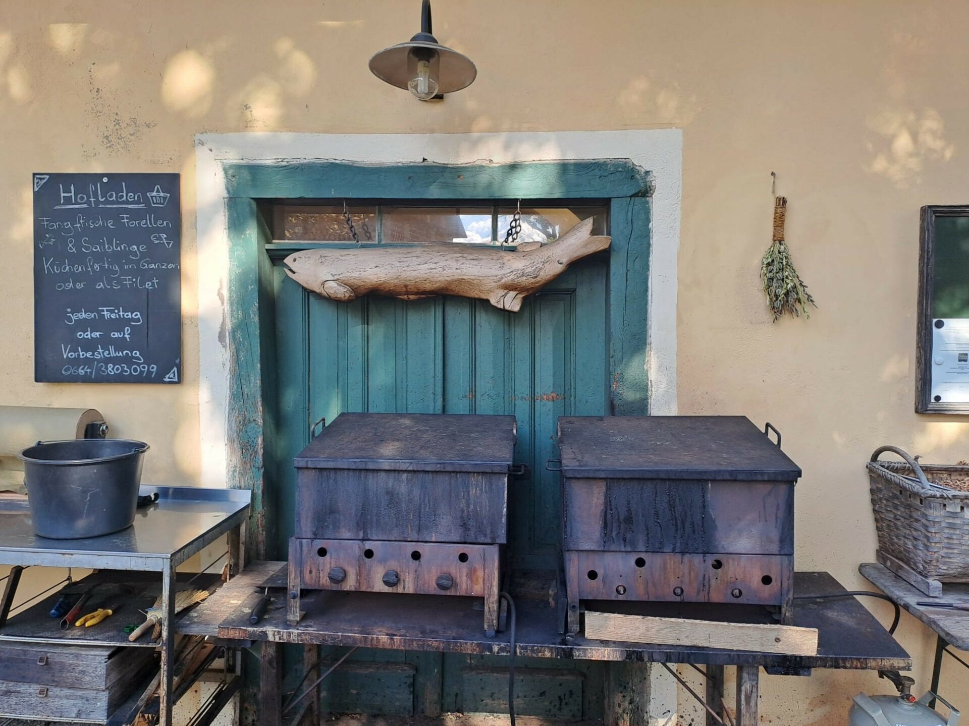 Grillstation und Hofladen auf Gut Schloss Lichtengraben Grillstation und Hofladen auf Gut Schloss Lichtengraben