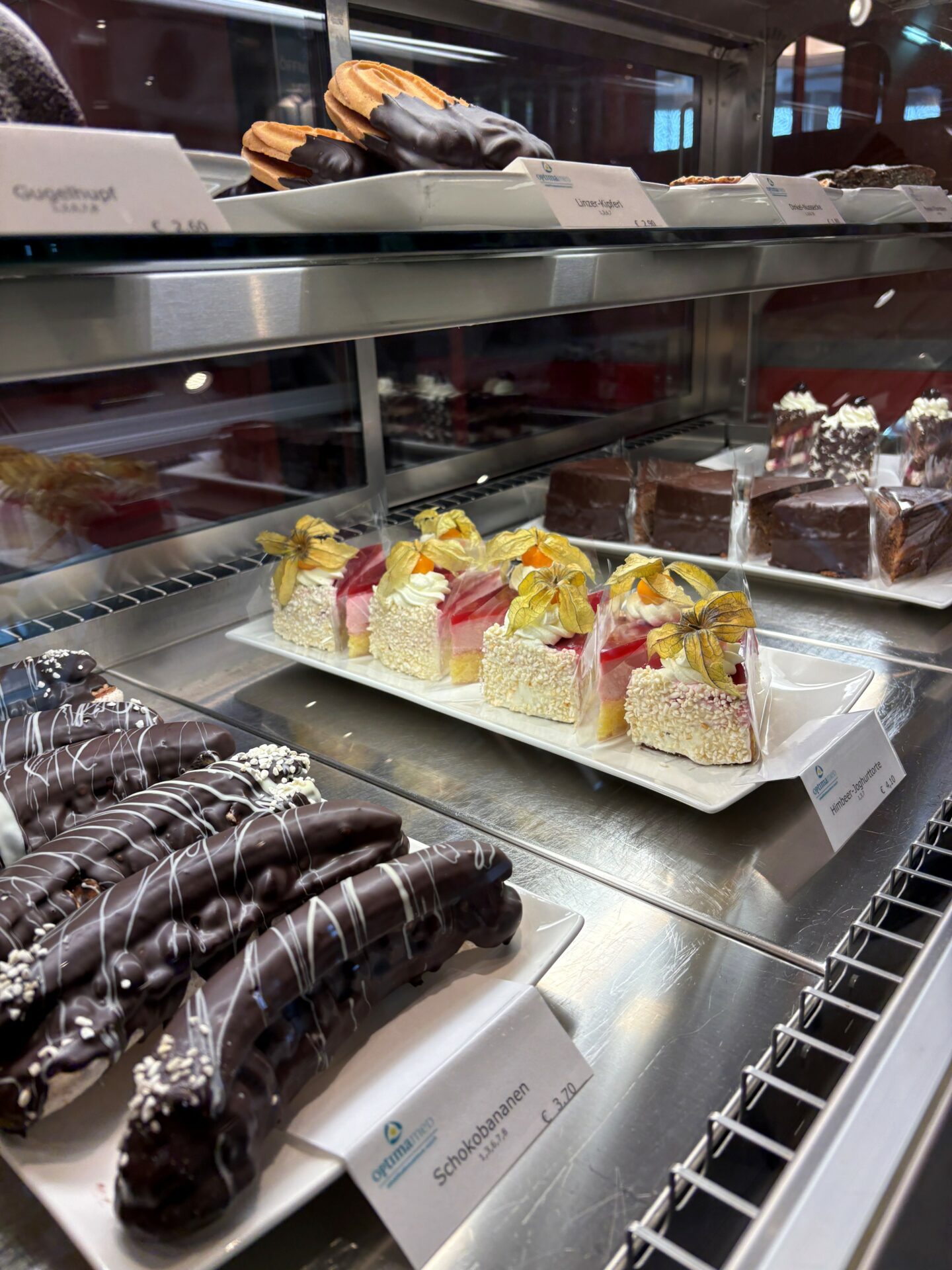 Kuchen, Torten und mehr im Kaffeehaus Kuchen, Torten und mehr im Kaffeehaus
