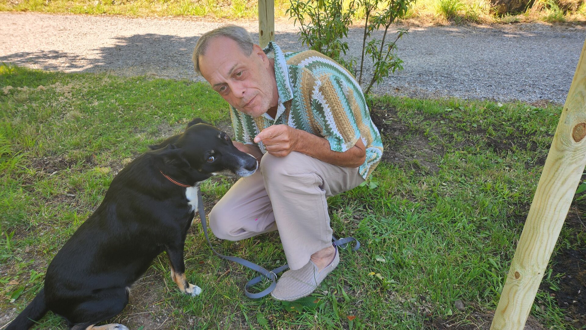 Kurgast des Gesundheitsresorts Salzerbad mit Hund Kurgast des Gesundheitsresorts Salzerbad mit Hund