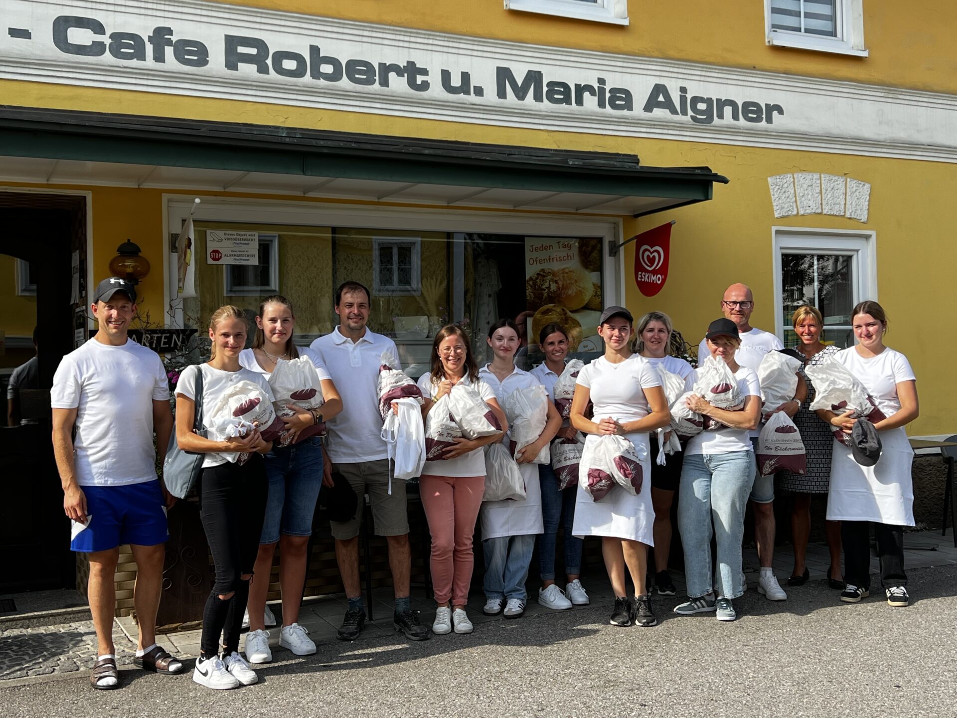 Ausflug der Lehrlinge von OptimaMed Aspach in eine Bäckerei (1) Ausflug der Lehrlinge von OptimaMed Aspach in eine Bäckerei (1)