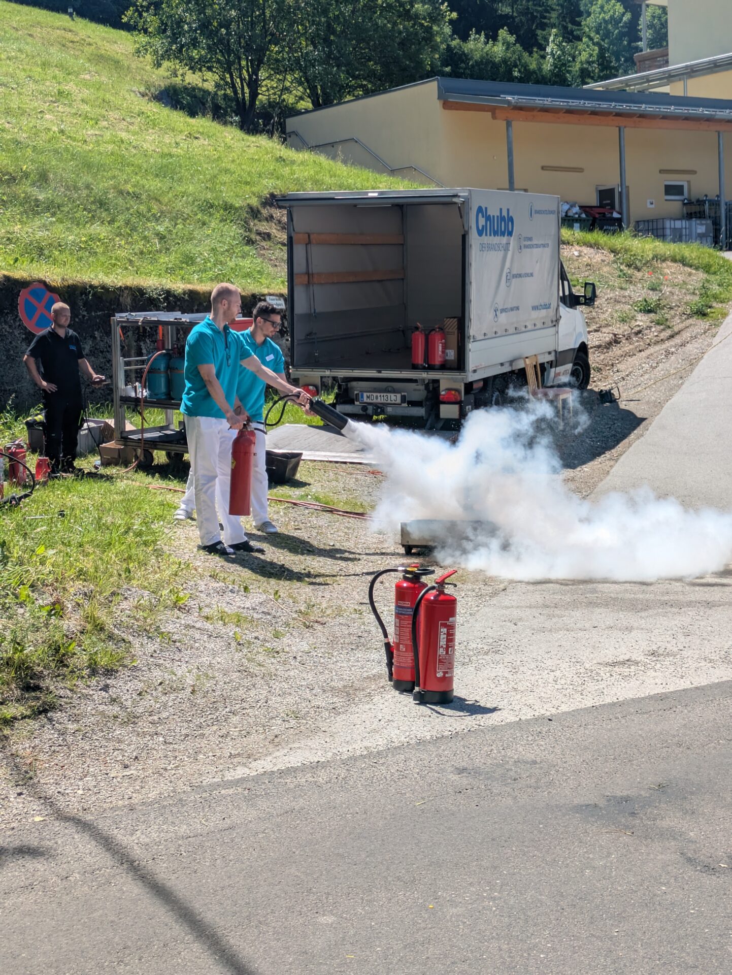 Löschübung für das Team des Rehazentrums Raxblick 6 Löschübung für das Team des Rehazentrums Raxblick 6