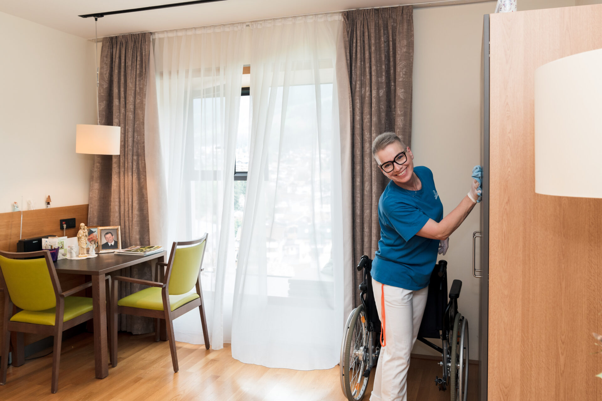 Mitarbeiterin in der Reinigung Mitarbeiterin in der Reinigung