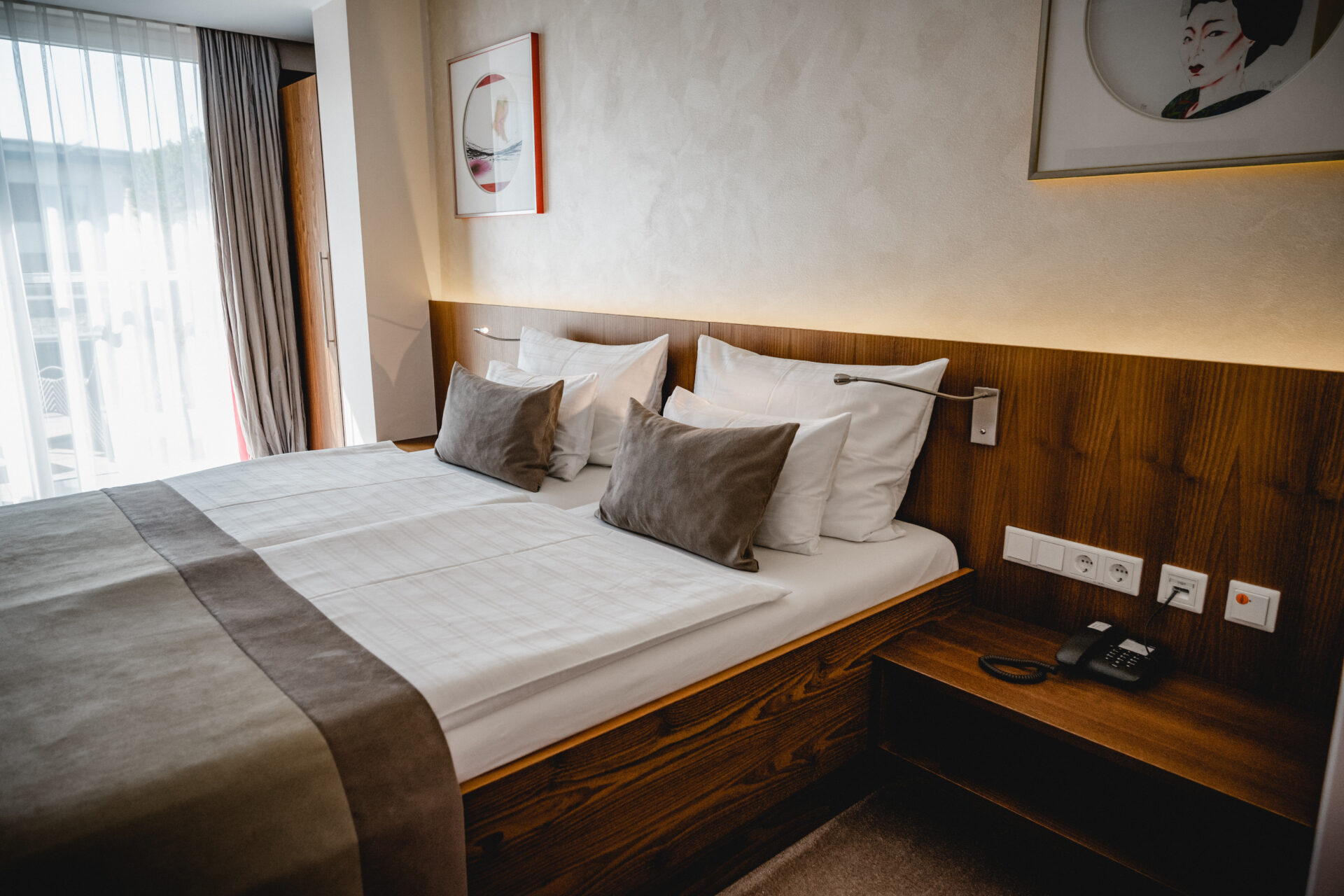 Exklusives Ambiente und moderne Zimmer Exklusives Ambiente und moderne Zimmer