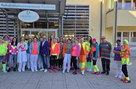 Neon-Fasching im OptimaMed Rehabilitationszentrum Raxblick