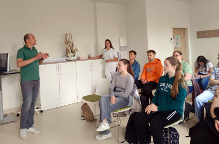 Studierende der FH Kärnten besuchten das OptimaMed Ambulante Rehabilitationszentrum Klagenfurt