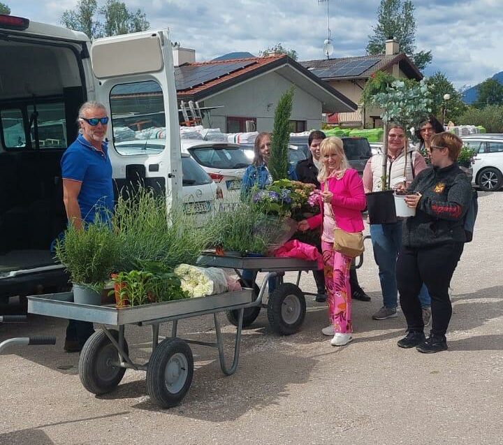 OptimaMed Team verschönert den Garten OptimaMed Team verschönert den Garten