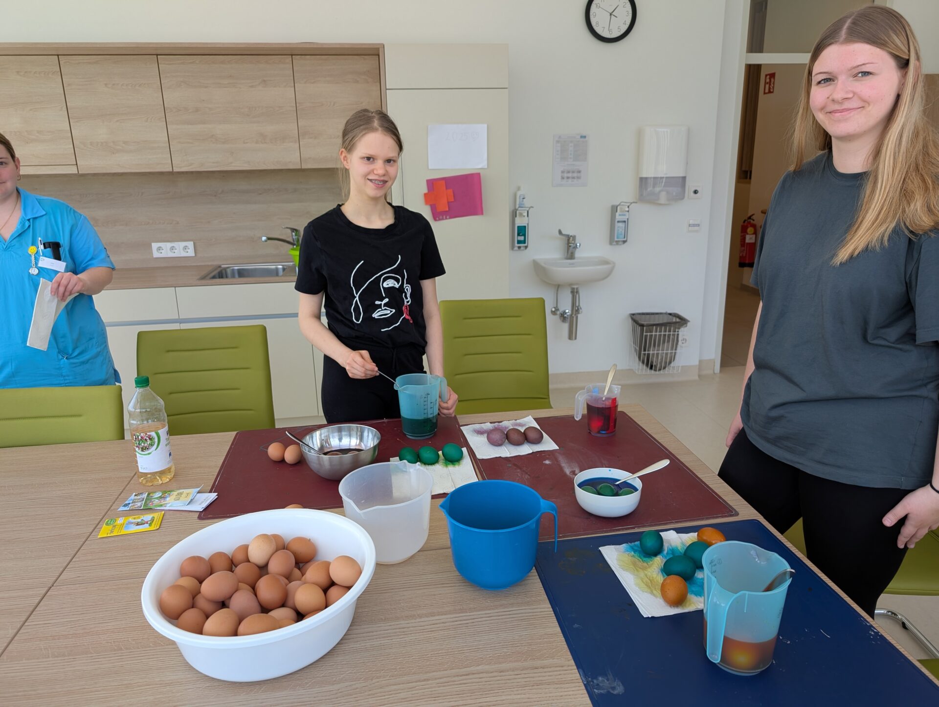 Ostereier färben in der Kinderreha Wiesing Ostereier färben in der Kinderreha Wiesing