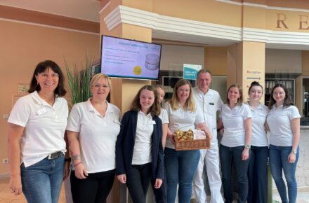 Osterhase im OptimaMed Rehabilitationszentrum Aspach zu Gast