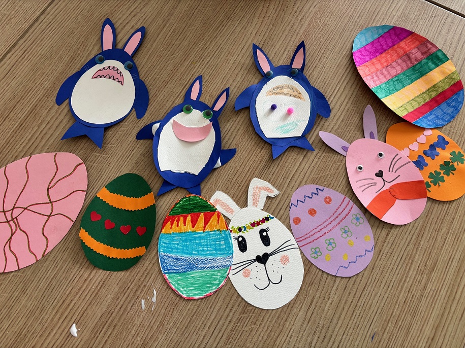 Osterstimmung und Bastelarbeiten in der Kinderreha Osterstimmung und Bastelarbeiten in der Kinderreha