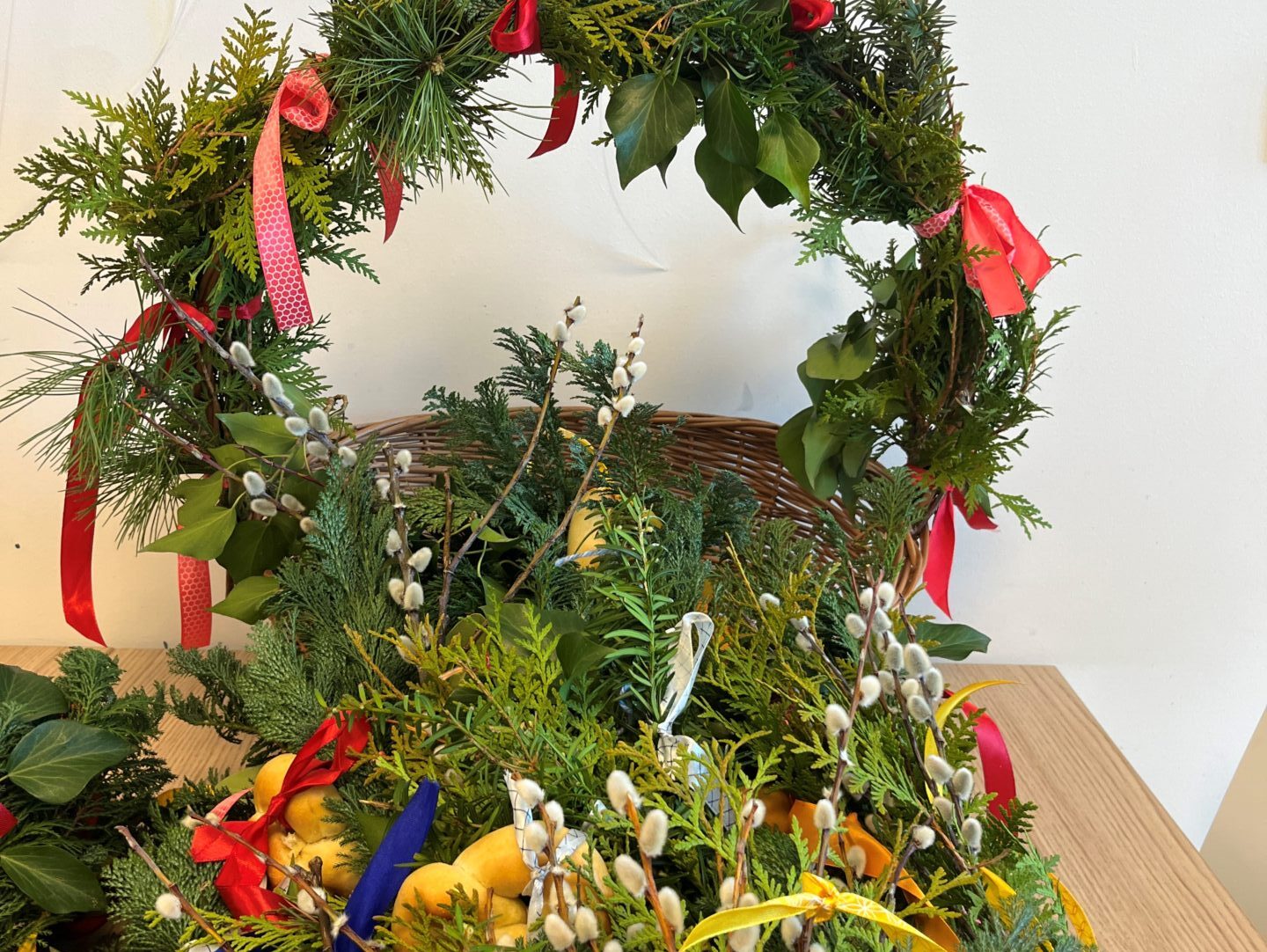 Palmbuschen, gebunden von Kindern in Wiesing Palmbuschen, gebunden von Kindern in Wiesing