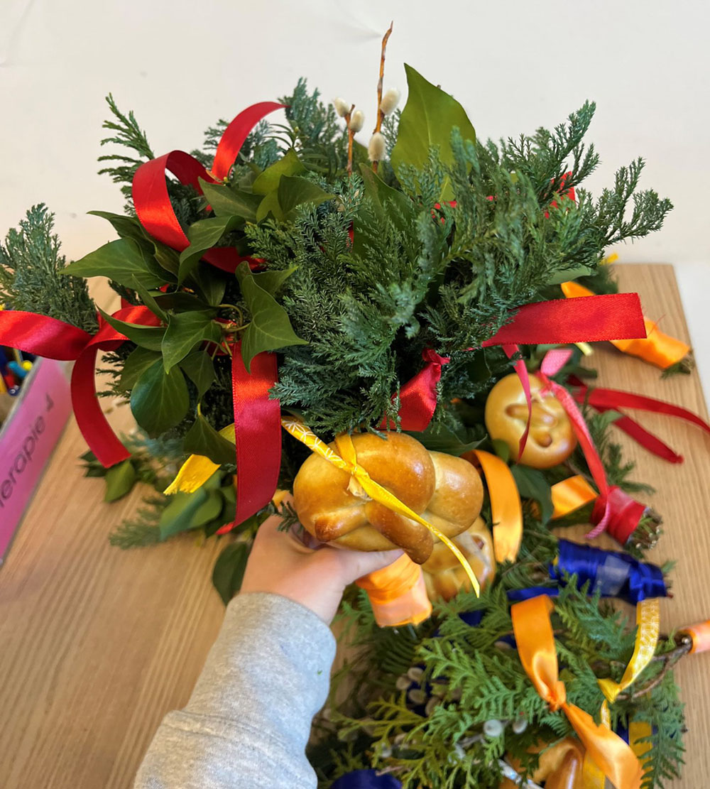Palmbuschen wurden zu Ostern im Rehazentrum Wiesing gebunden Palmbuschen wurden zu Ostern im Rehazentrum Wiesing gebunden