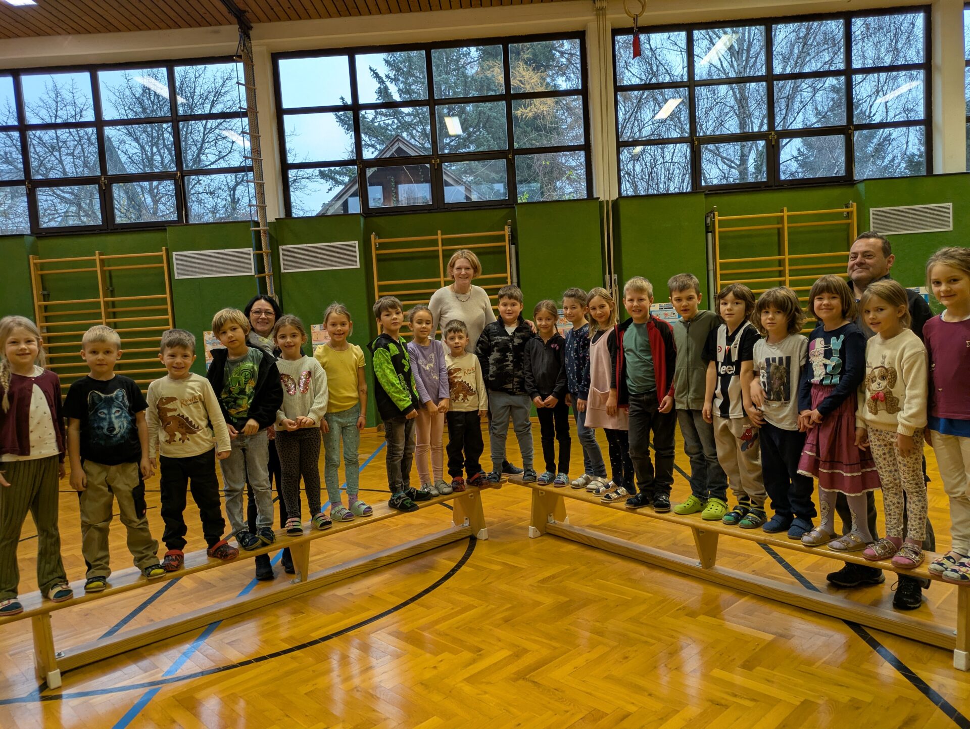 Rehazentrum Raxblick unterstützt die Volksschule Rehazentrum Raxblick unterstützt die Volksschule