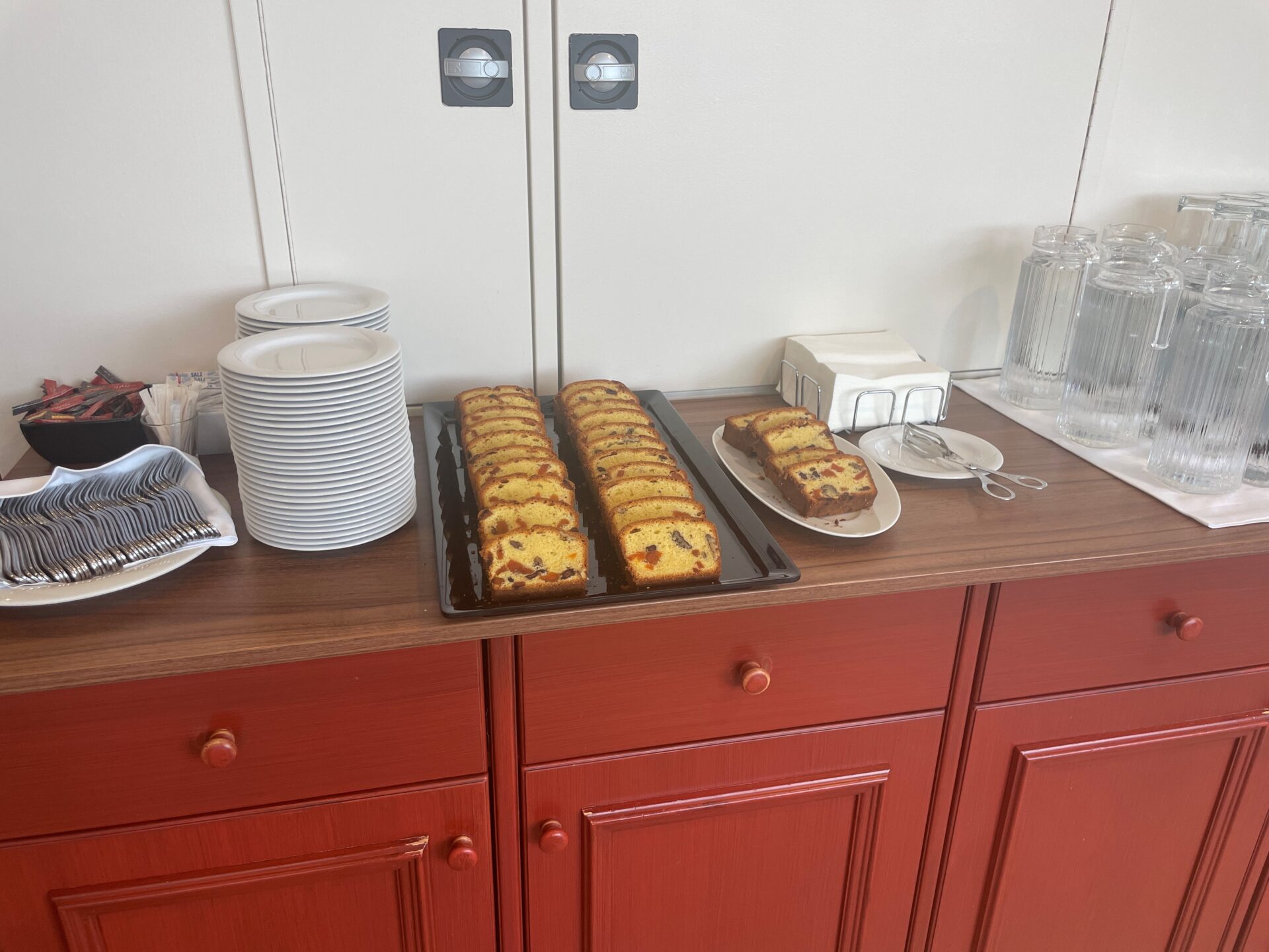 Kaffee und Kuchen zum Abschied für Patientinnen der Rehabilitation Kaffee und Kuchen zum Abschied für Patientinnen der Rehabilitation