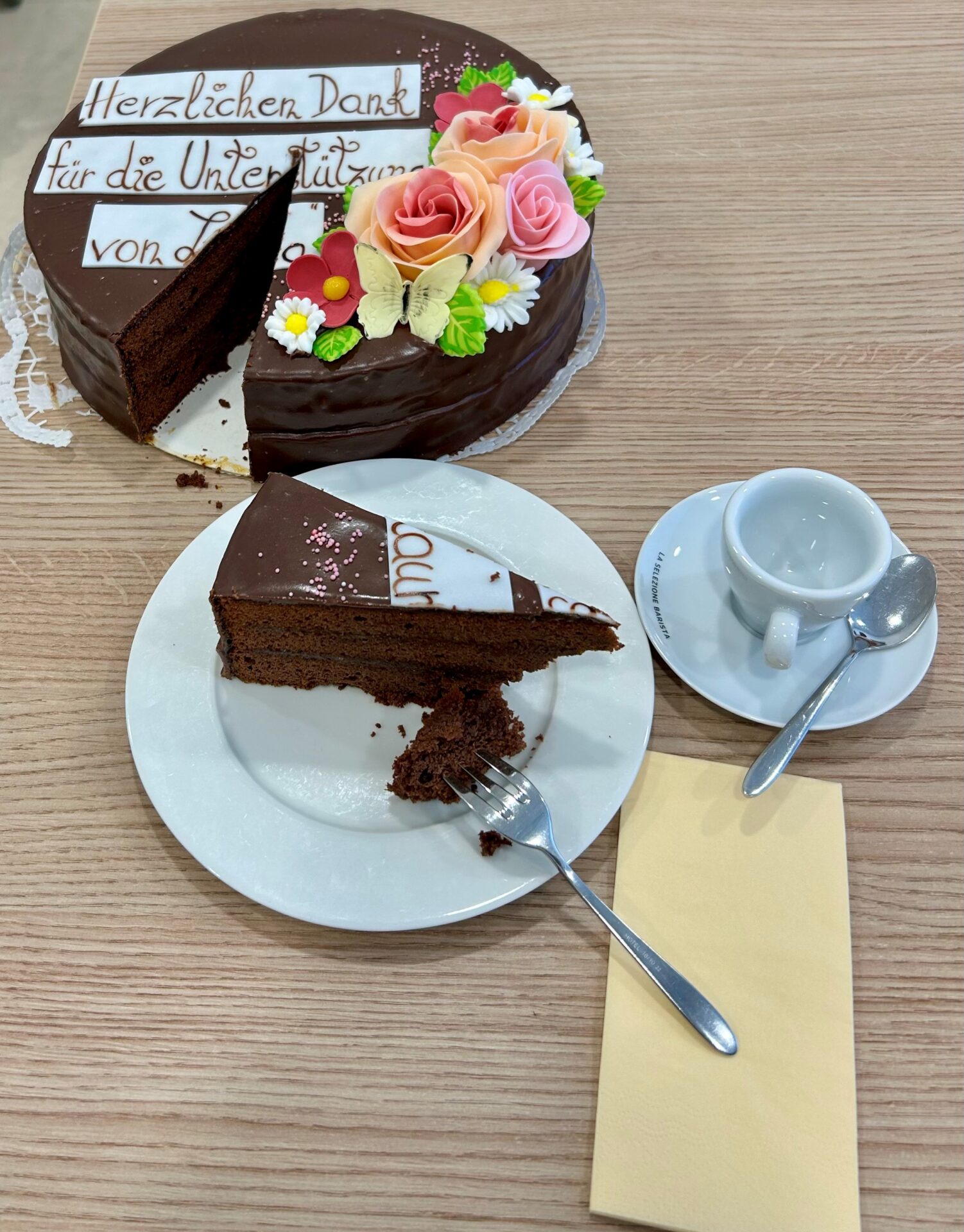 Schokoladetorte als Dank für die Kinderrehabilitation in Wiesing Schokoladetorte als Dank für die Kinderrehabilitation in Wiesing