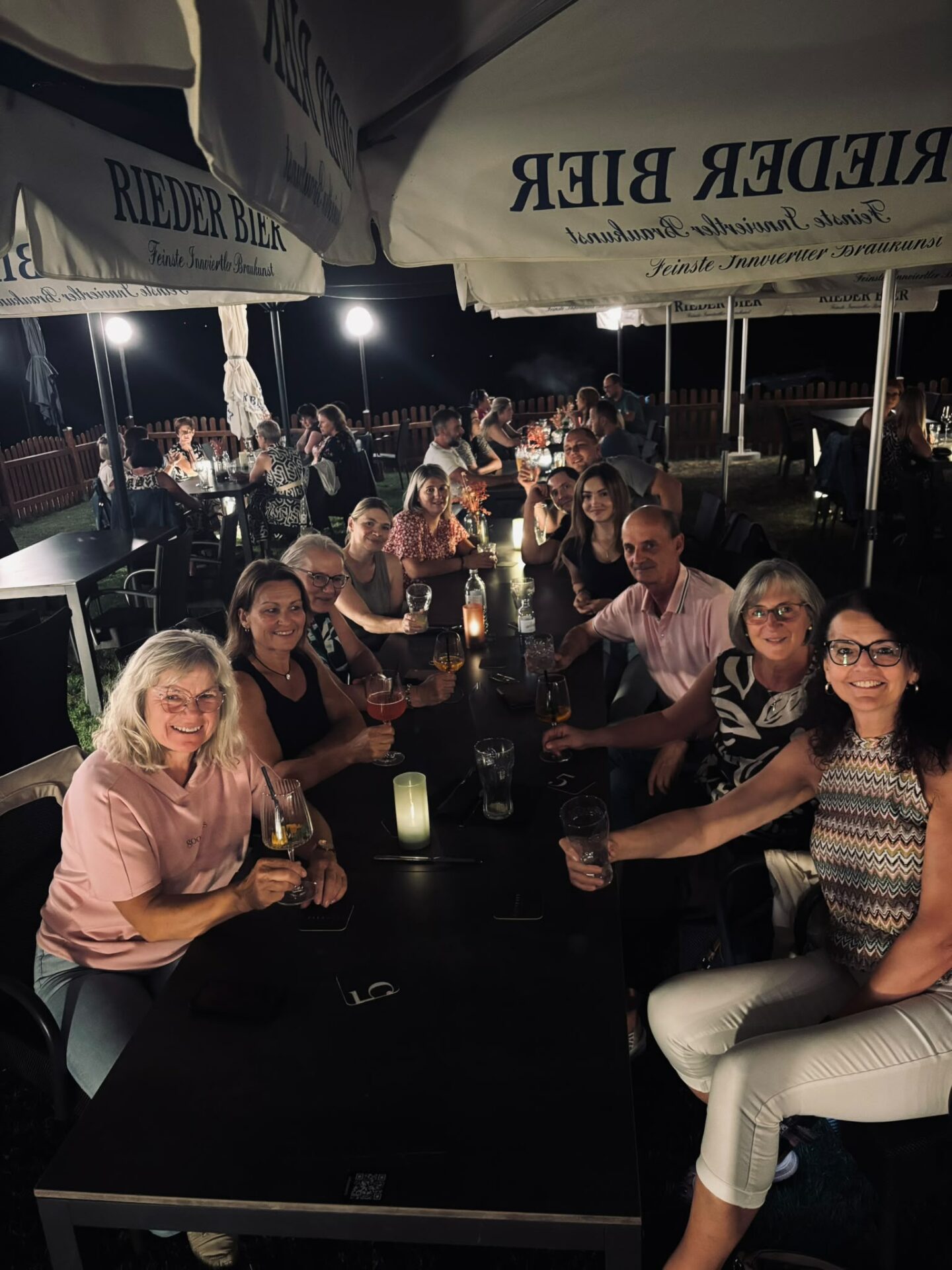 Service-Team von Aspach feiert den Gewinn der OptimaMed Challenge Service-Team von Aspach feiert den Gewinn der OptimaMed Challenge