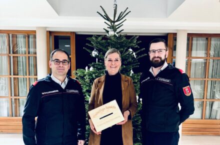 OptimaMed St. Josef: Spende an die Feuerwehr