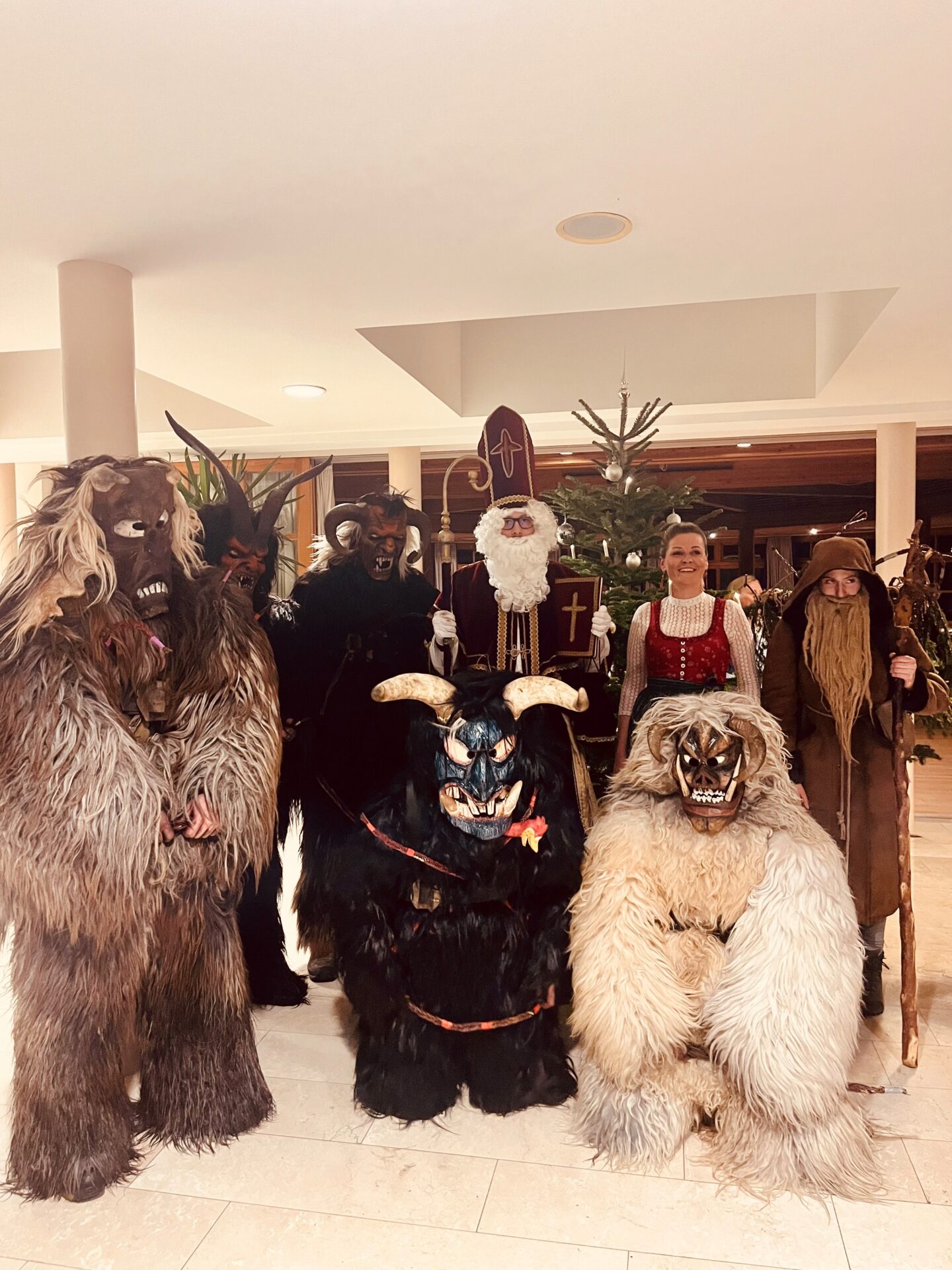 Nikolaus mit Perchten im Salzburger Land Nikolaus mit Perchten im Salzburger Land