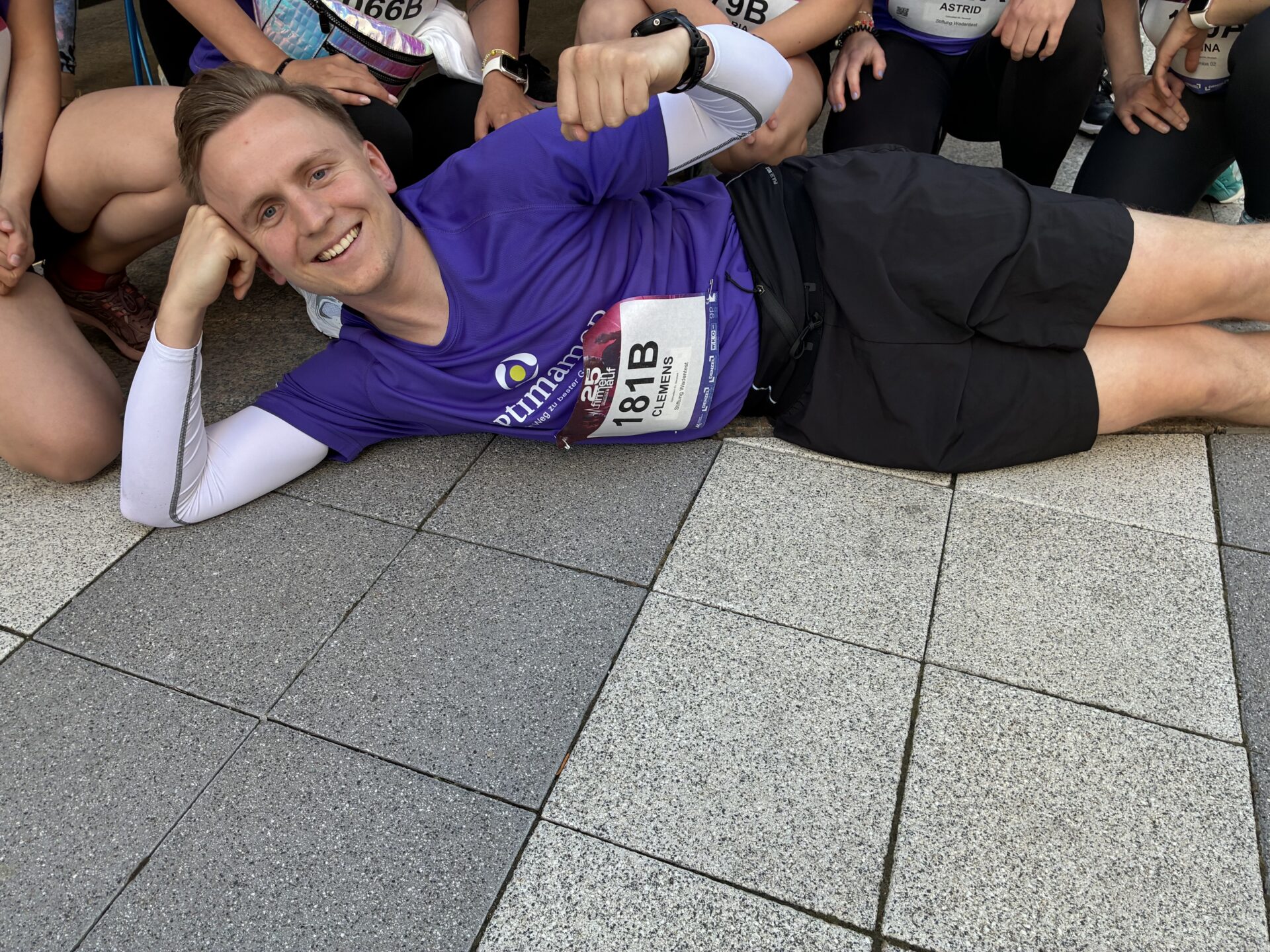 Glückliche Teilnehmer beim Firmenlauf in Wiener Neustadt Glückliche Teilnehmer beim Firmenlauf in Wiener Neustadt