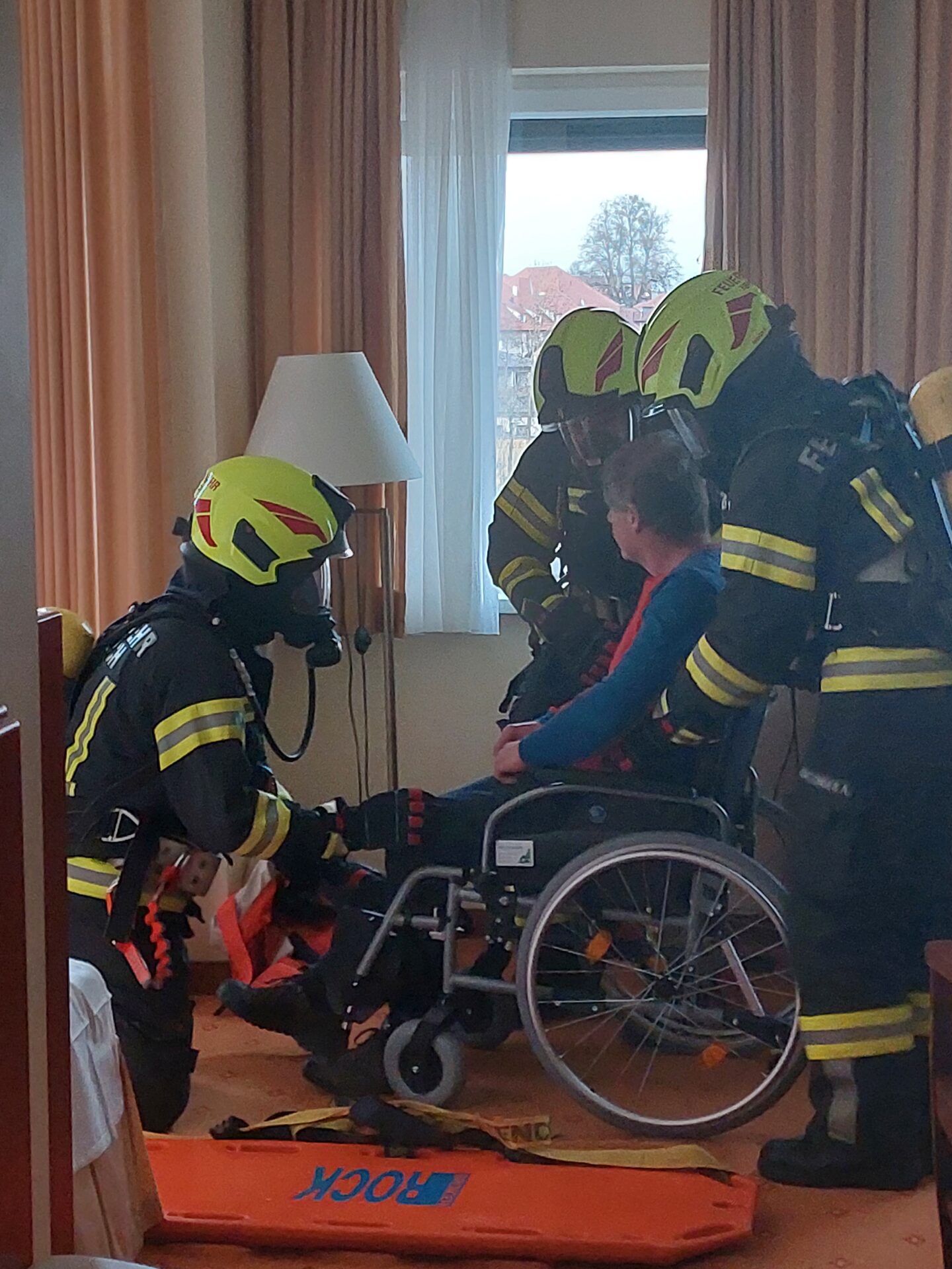 Übung zur Evakuierung von RehapatientInnen Übung zur Evakuierung von RehapatientInnen