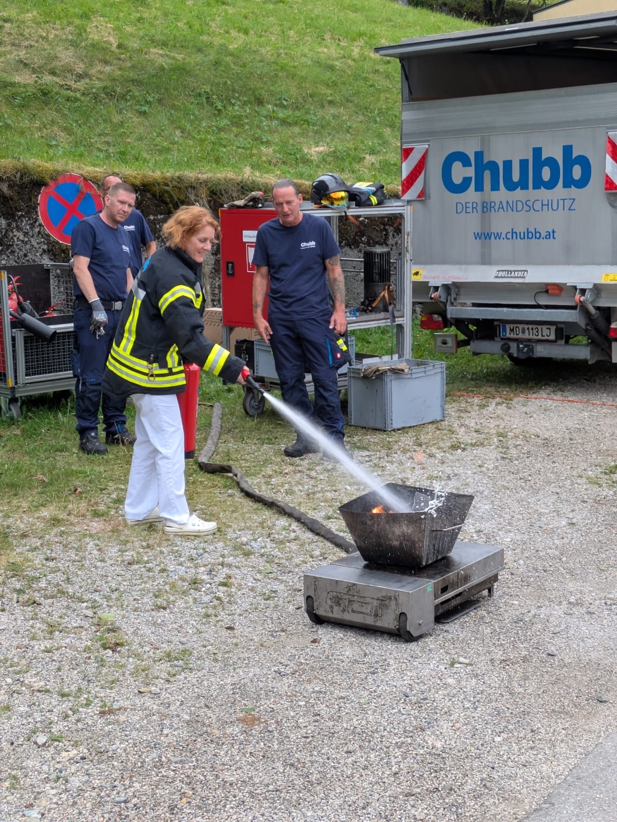 Übung fürs Feuerlöschen Übung fürs Feuerlöschen