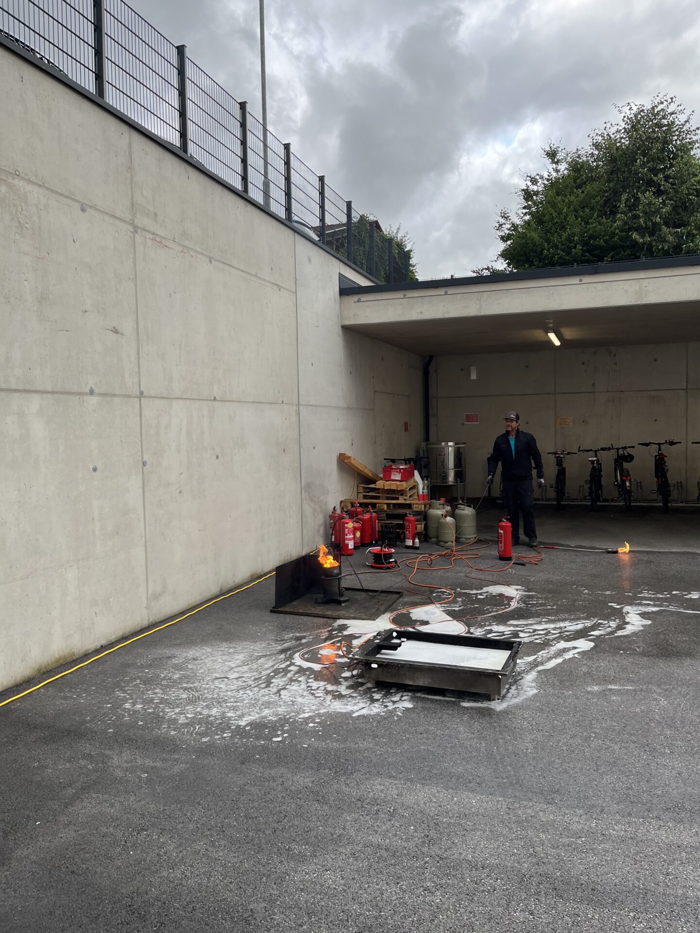 Übungsszenario für Feuerlöschen in Wiesing Übungsszenario für Feuerlöschen in Wiesing