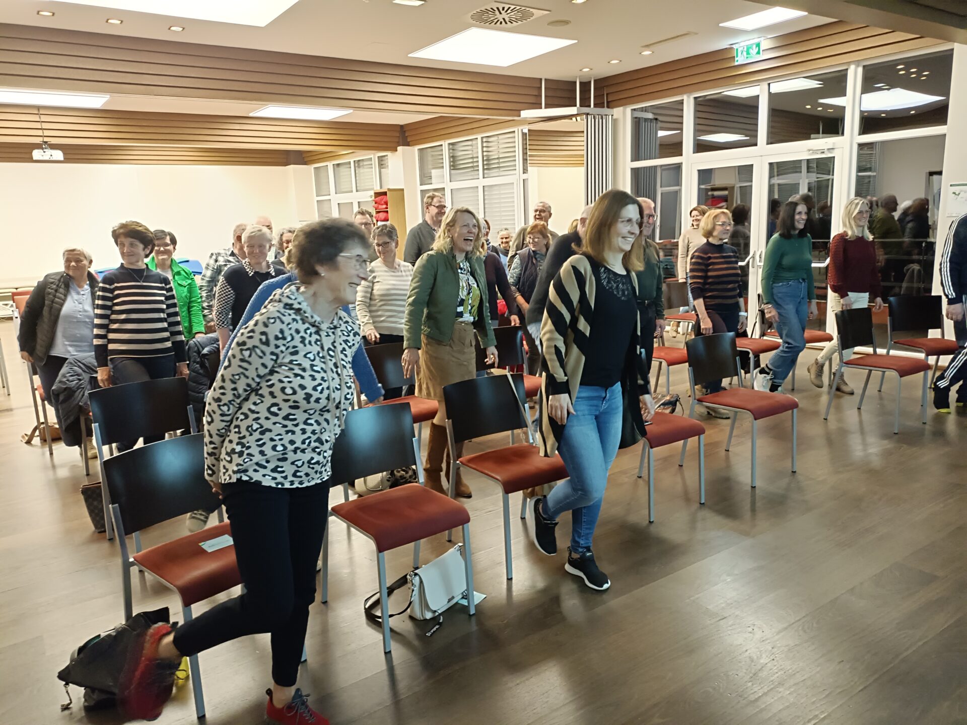 Mitmachübung zum Thema “Gesunder Rücken” in Aspach Mitmachübung zum Thema "Gesunder Rücken" in Aspach