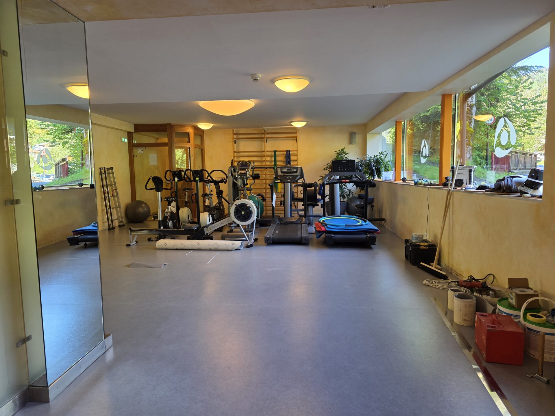 Umbauarbeiten für neuen Fitnessraum Umbauarbeiten für neuen Fitnessraum