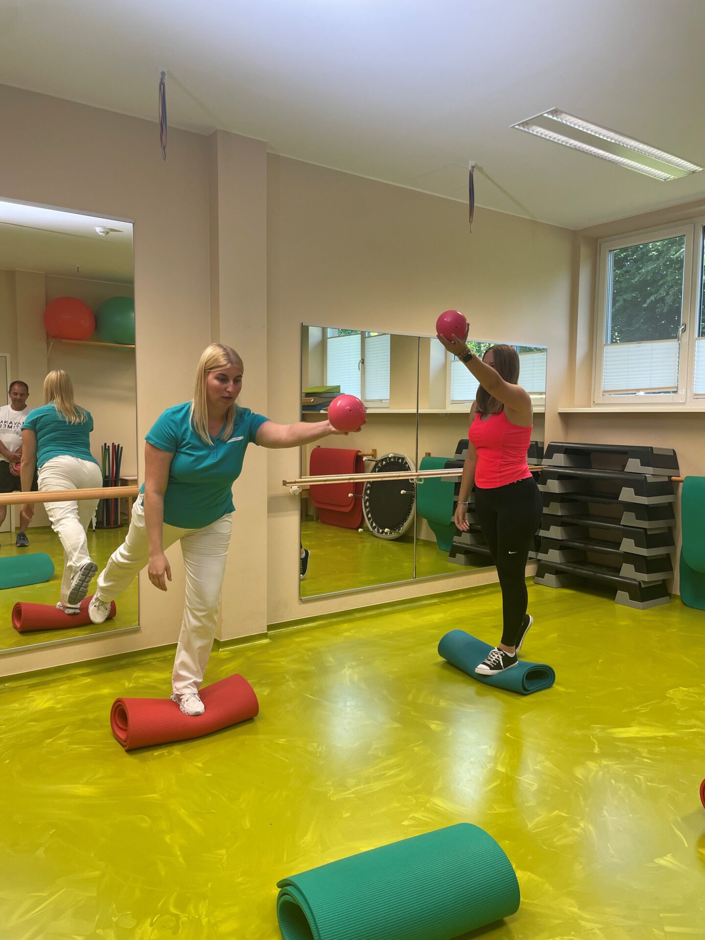 Videodreh von Therapieübungen im OptimaMed Rehazentrum Aspach Videodreh von Therapieübungen im OptimaMed Rehazentrum Aspach
