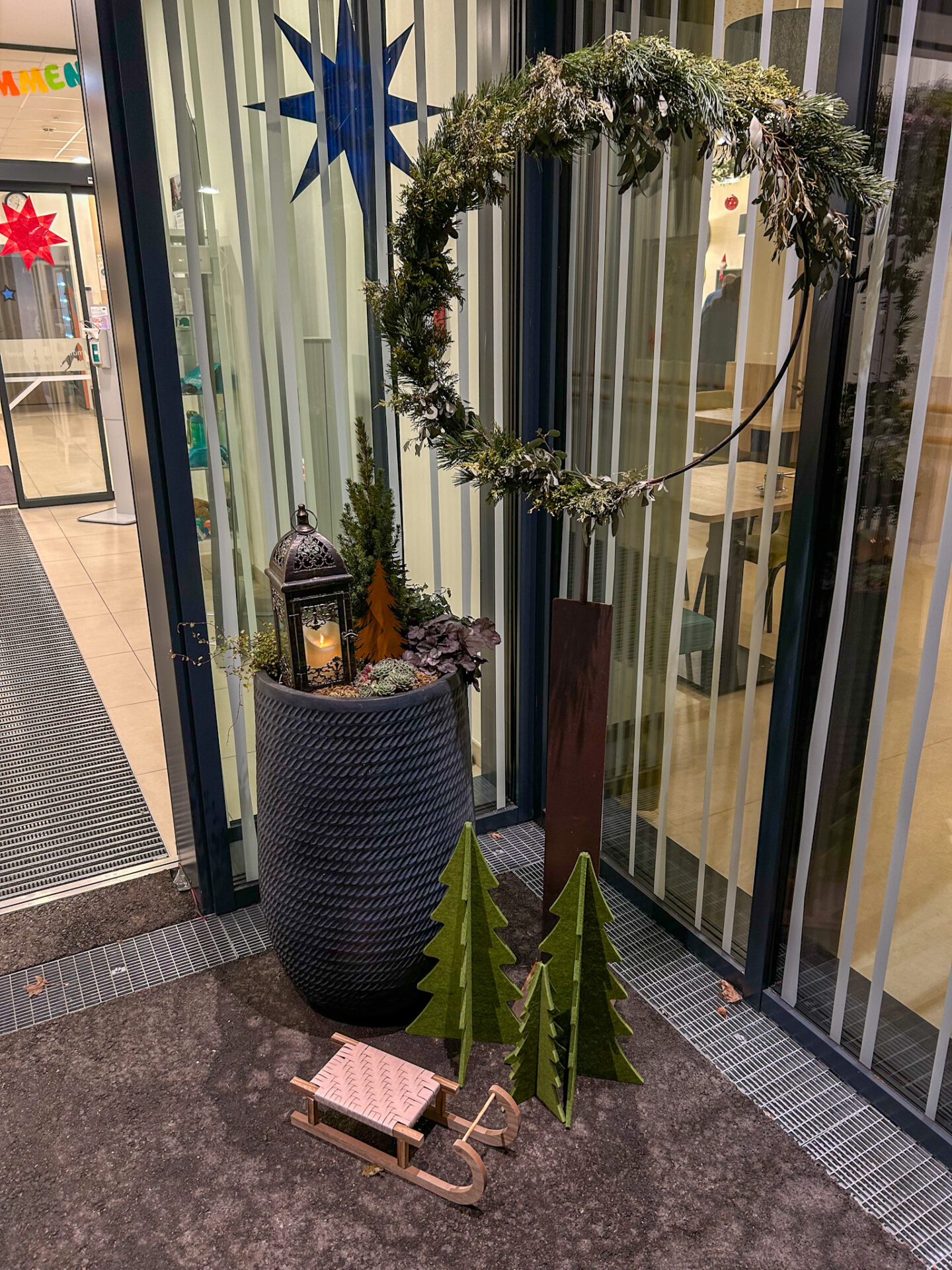 Weihnachtliche Dekoration im Rehazentrum Wiesing Weihnachtliche Dekoration im Rehazentrum Wiesing