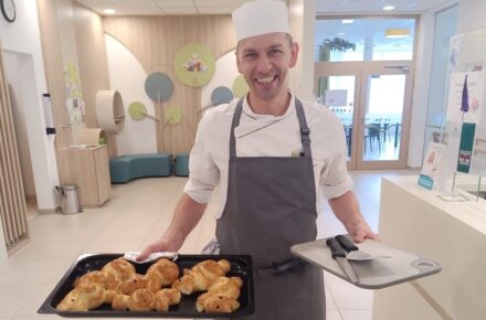Herrliches Ostergebäck hergestellt von Kindern und Jugendlichen