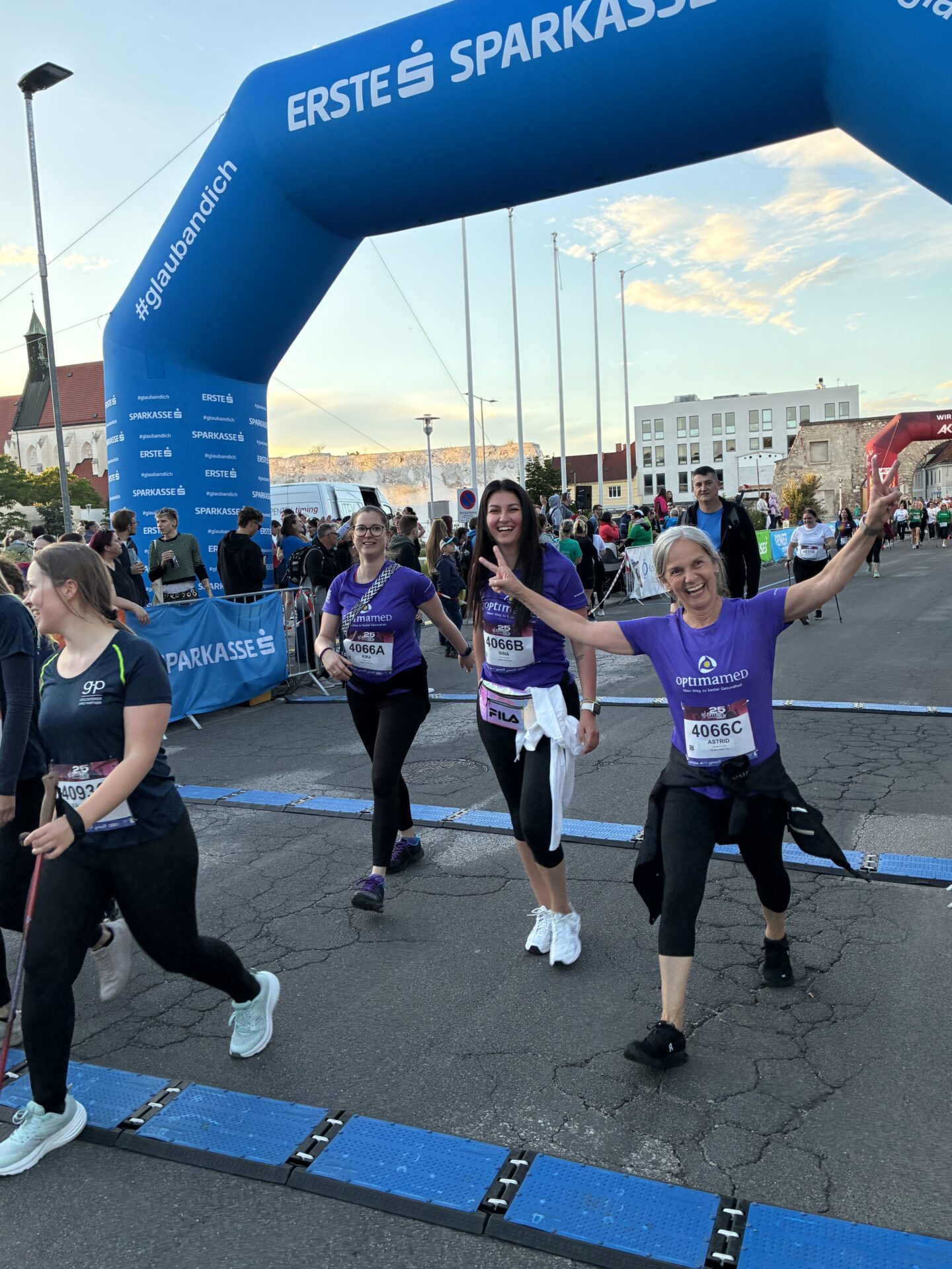 Zieleinlauf beim Firmenlauf Wiener Neustadt 2026 Zieleinlauf beim Firmenlauf Wiener Neustadt 2026